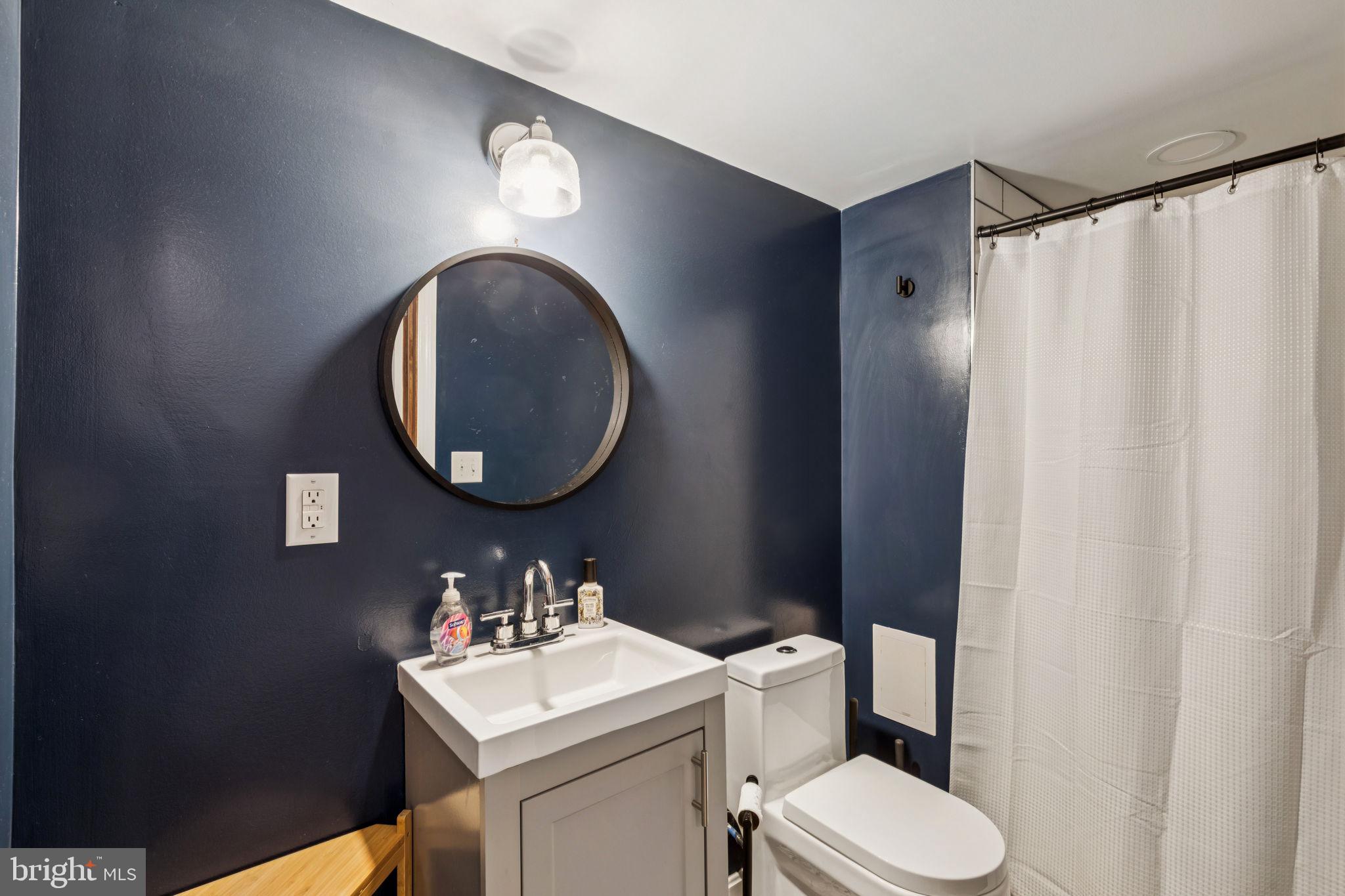 1229 S MARSHALL STREET 33