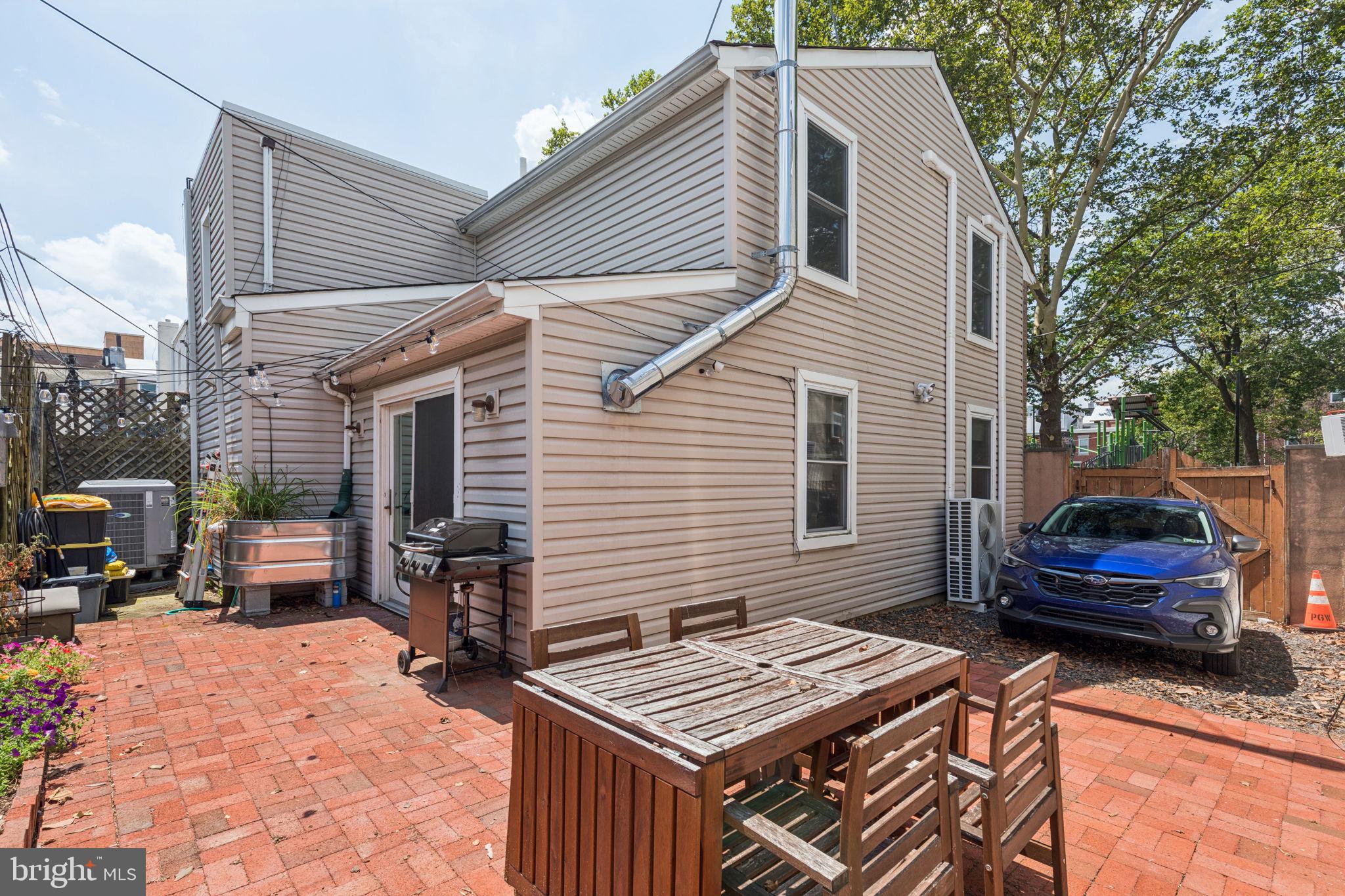 1229 S MARSHALL STREET 33