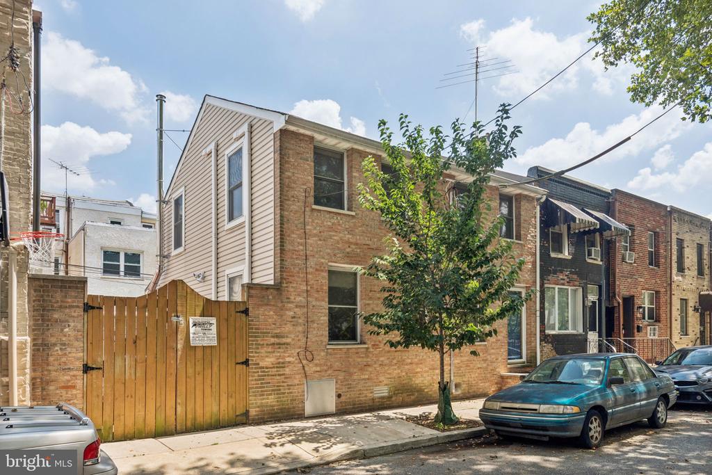 1229 S MARSHALL STREET 33