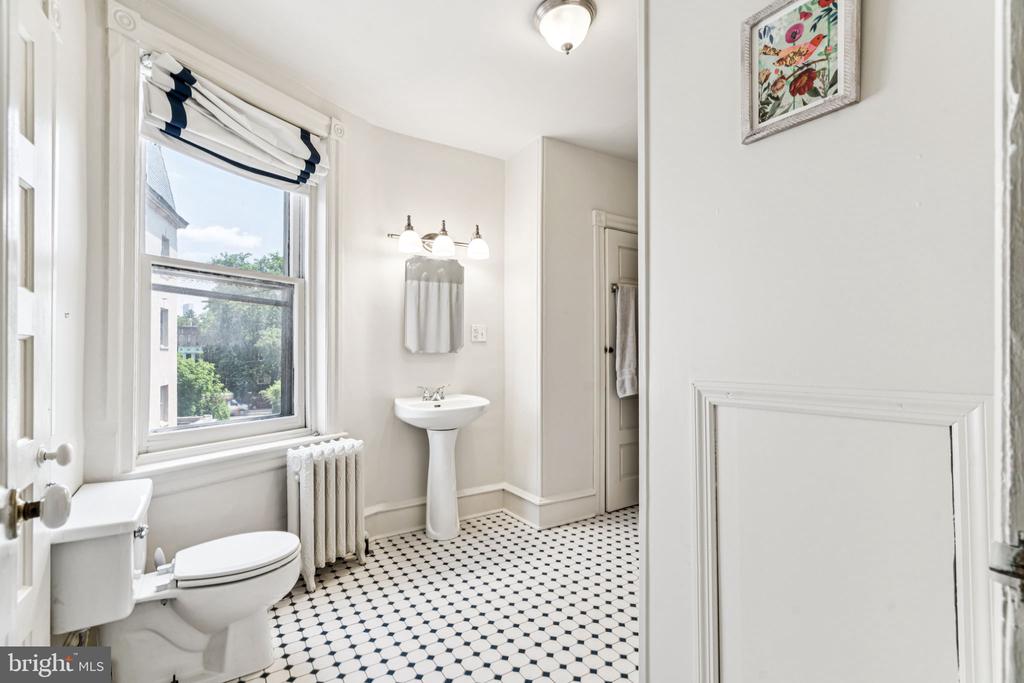 4215 OSAGE AVENUE