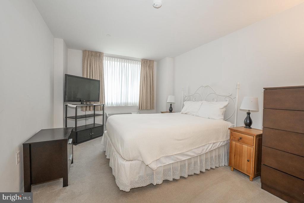 1919 CHESTNUT STREET Unit: 2903