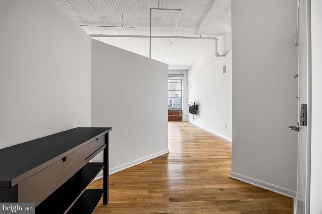 2200 ARCH STREET 28 716