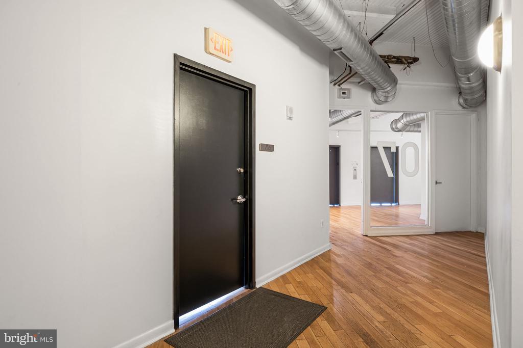 2200 ARCH STREET 28 716