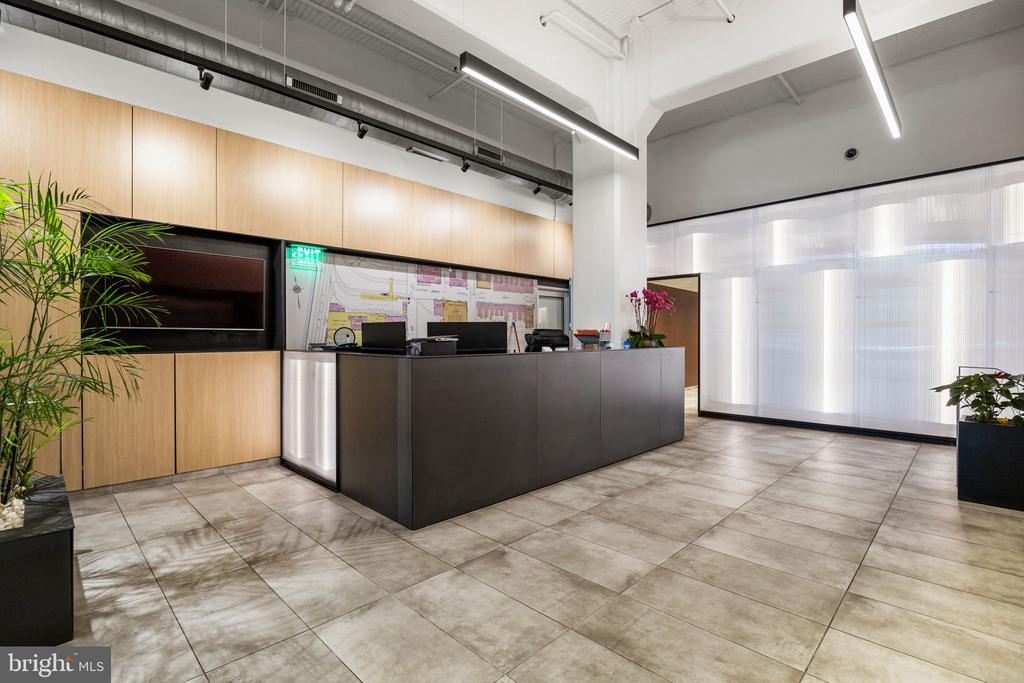 2200 ARCH STREET 28 716
