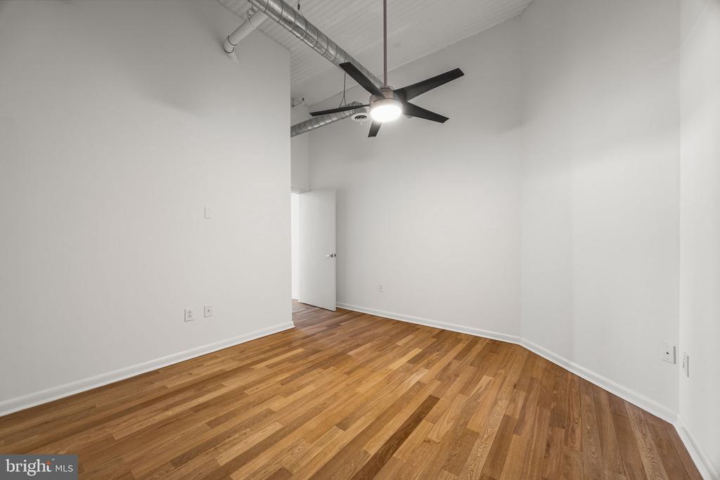 2200 ARCH STREET 28 716