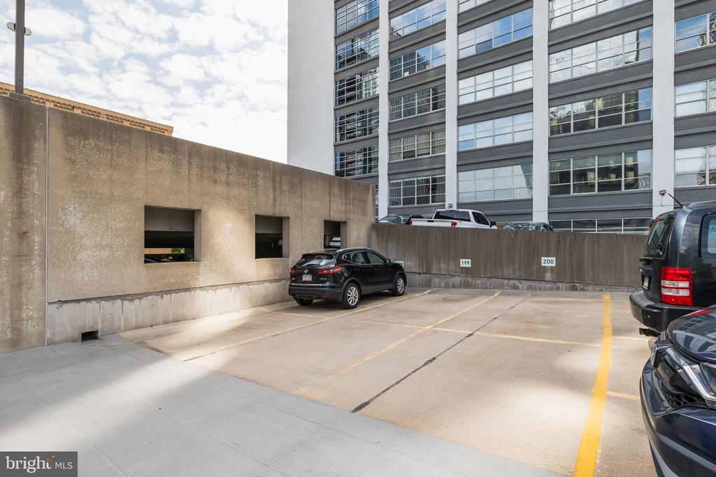 2200 ARCH STREET 28 716
