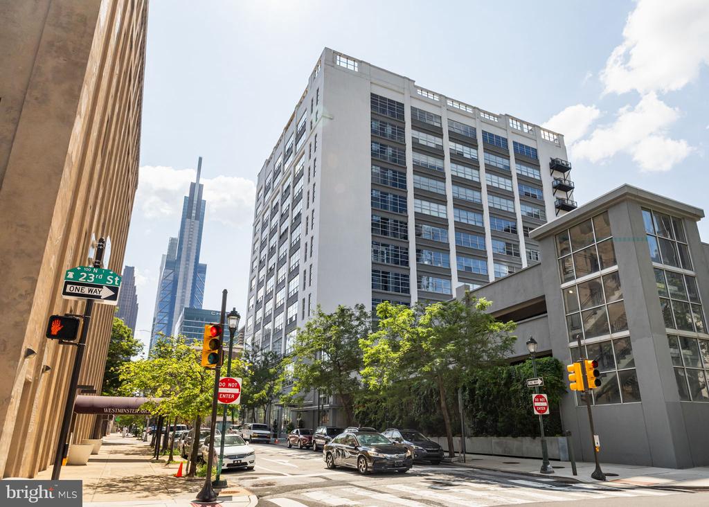 2200 ARCH STREET 28 716