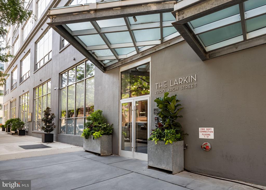 2200 ARCH STREET 28 716
