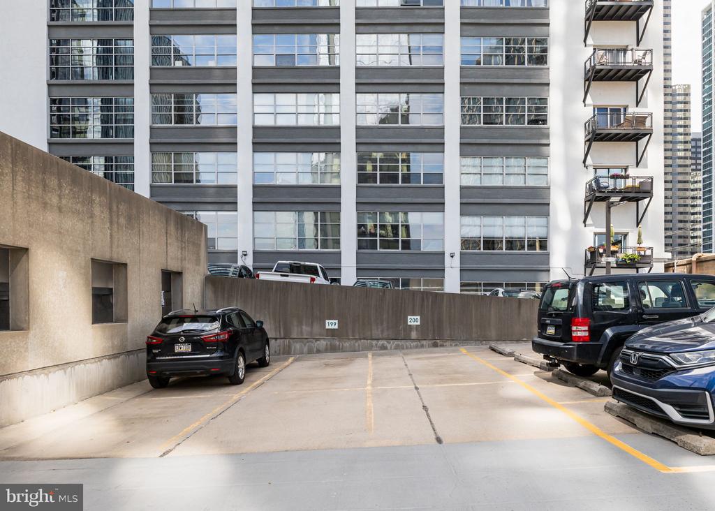 2200 ARCH STREET 28 716