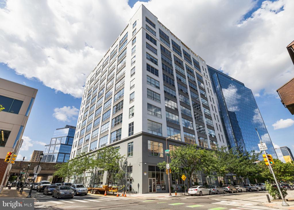 2200 ARCH STREET 28 716