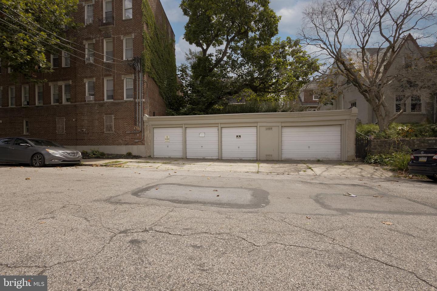 217 Idell St