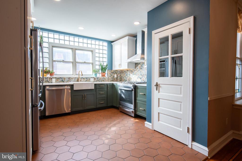 369 E GORGAS LANE