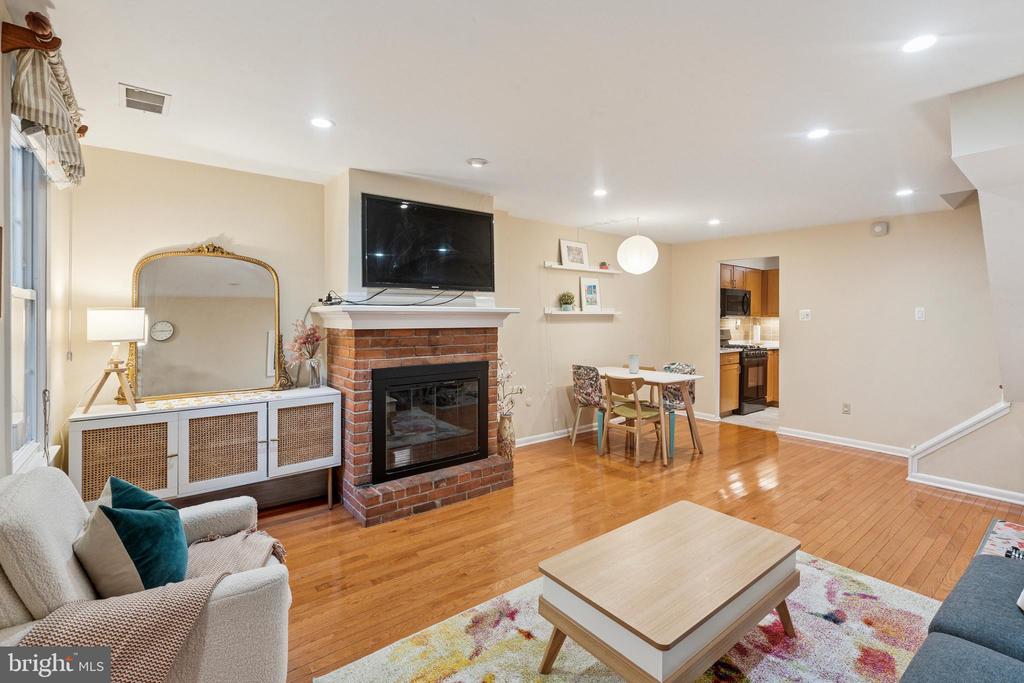 1110 LOMBARD STREET 17