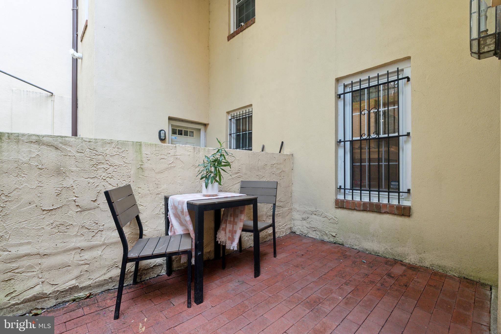 1110 LOMBARD STREET 17