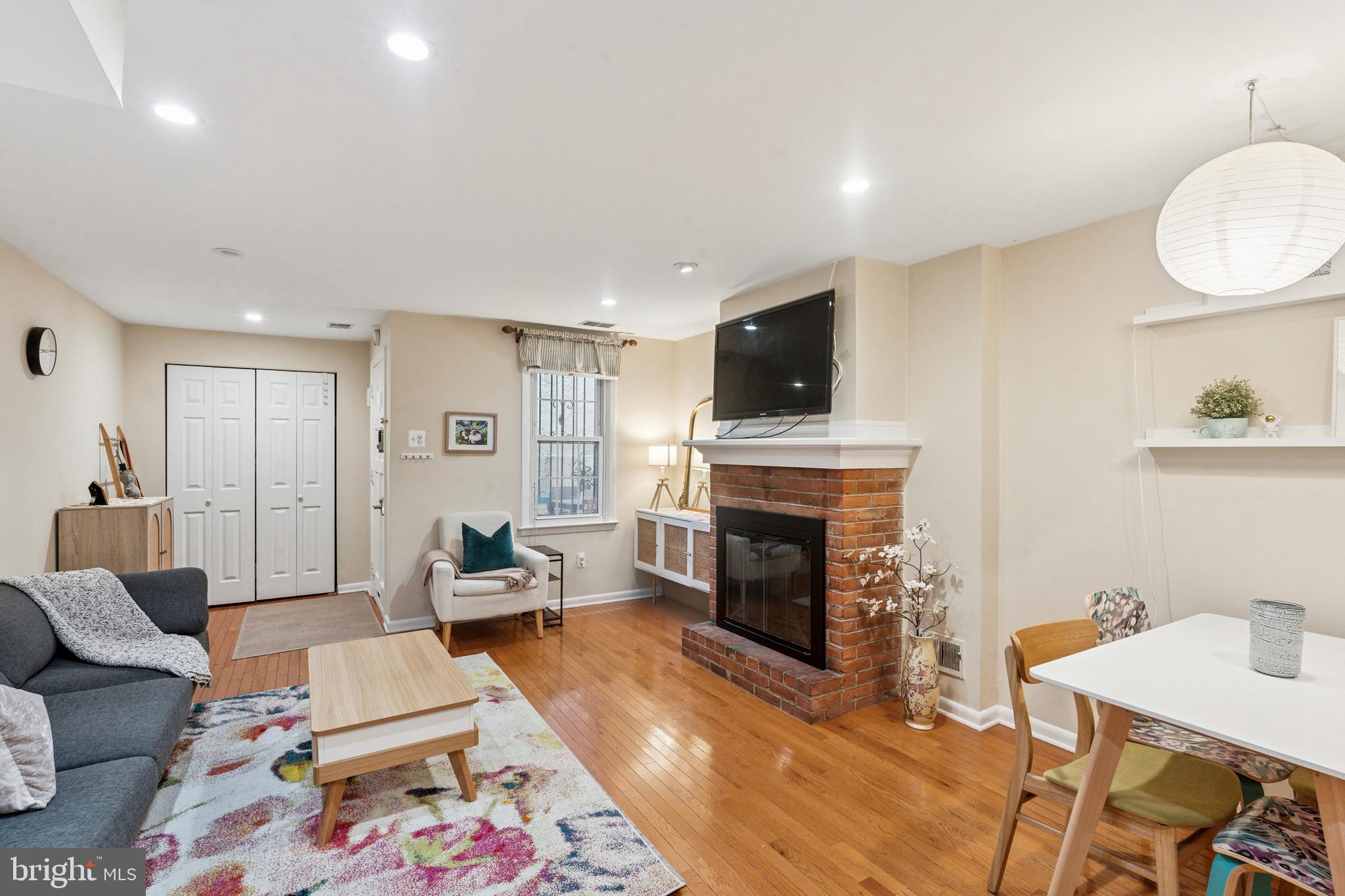 1110 LOMBARD STREET 17