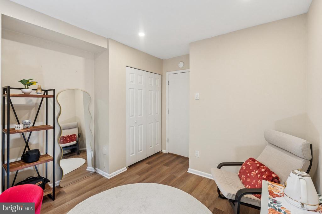1110 LOMBARD STREET 17