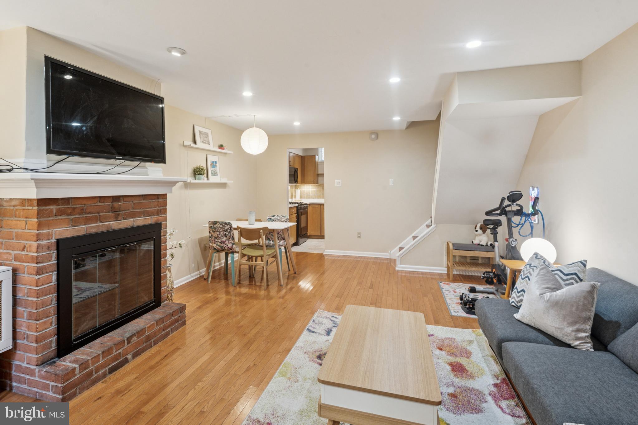 1110 LOMBARD STREET 17