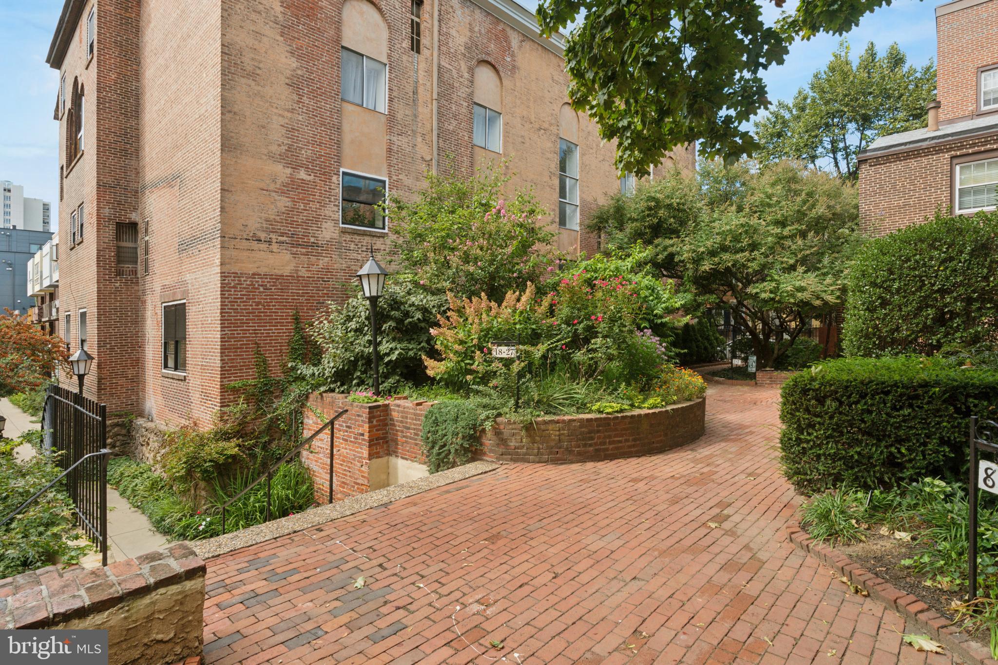 1110 LOMBARD STREET 17