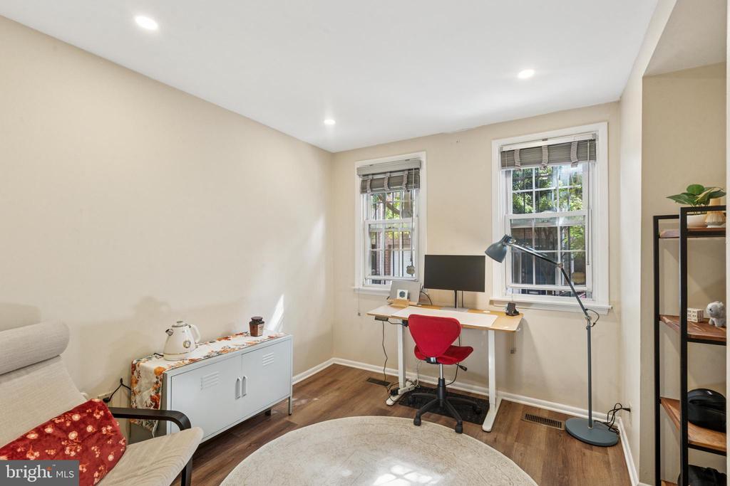 1110 LOMBARD STREET 17