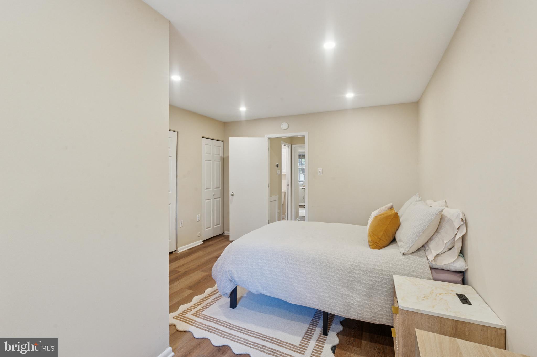 1110 LOMBARD STREET 17