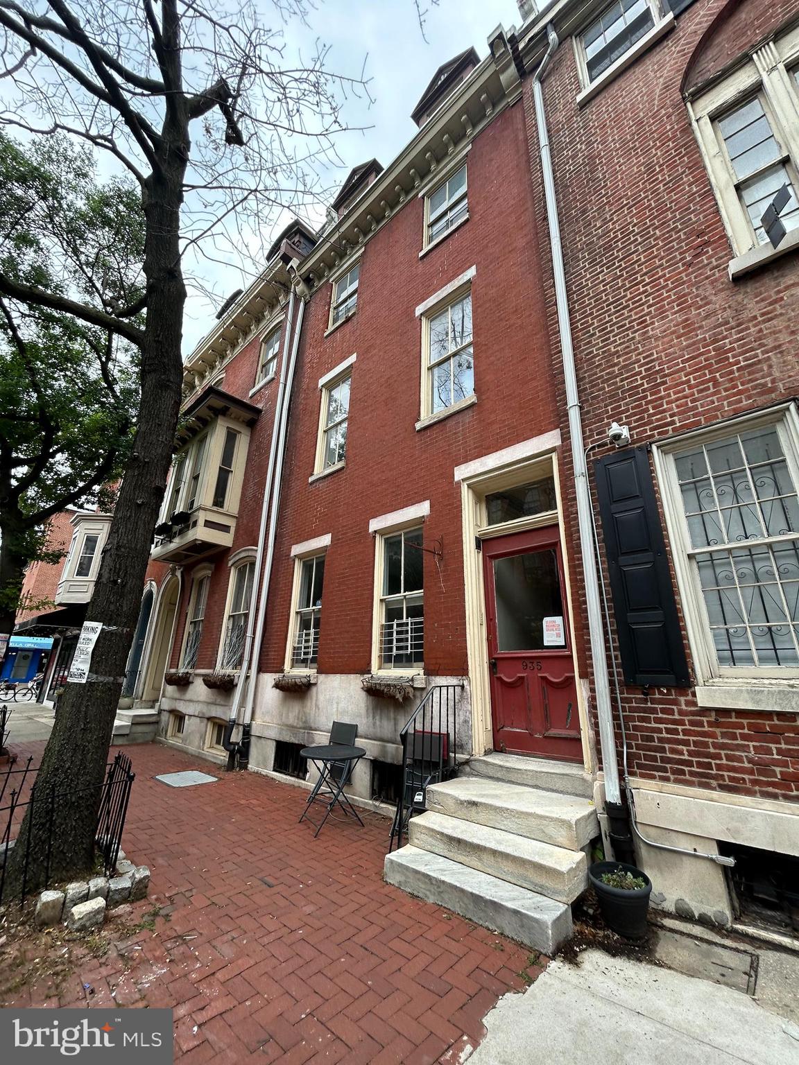 935 SPRUCE STREET
