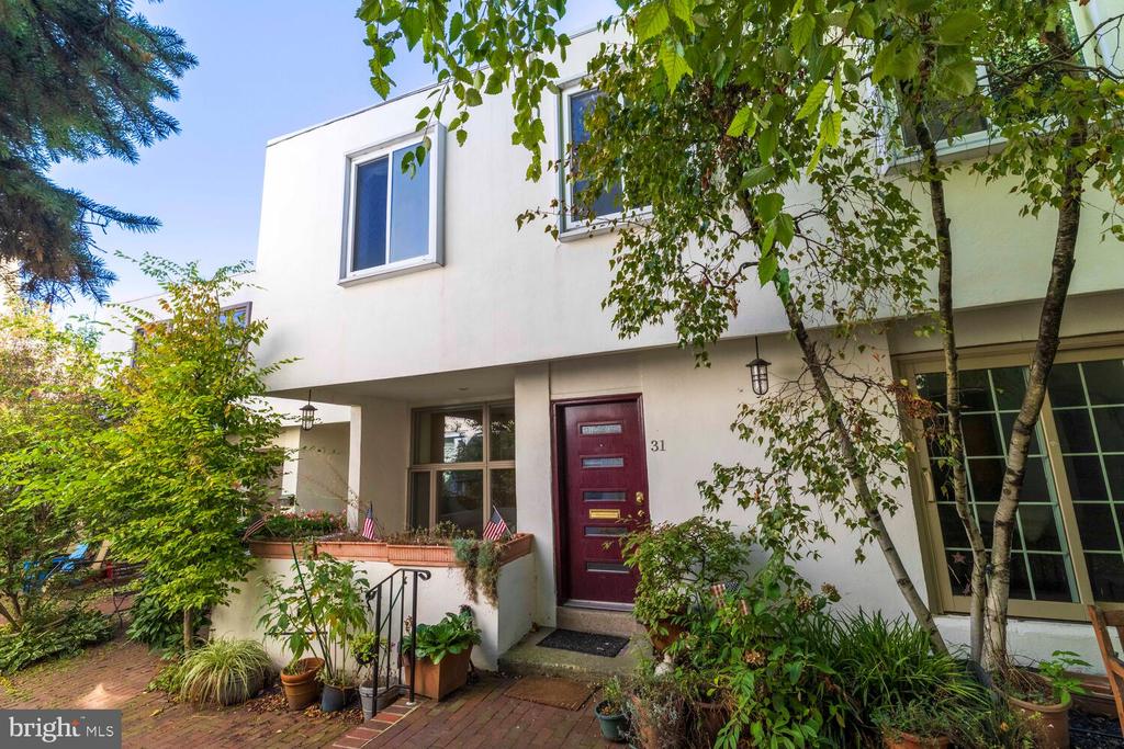 812 LOMBARD STREET 31