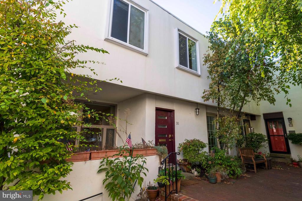 812 LOMBARD STREET 31