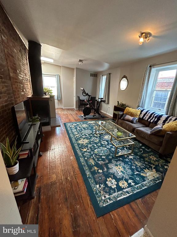 937 SPRUCE STREET