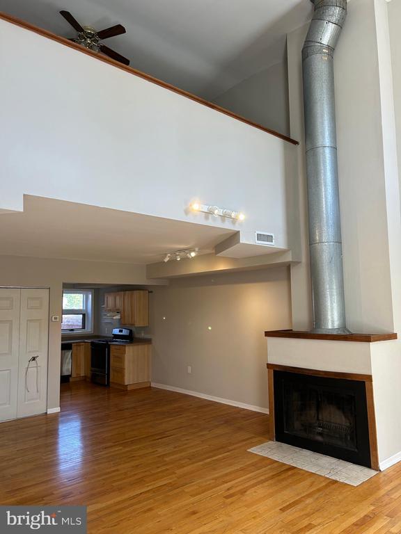 937 SPRUCE STREET