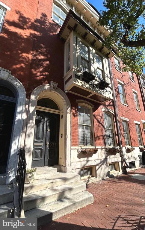 937 SPRUCE STREET