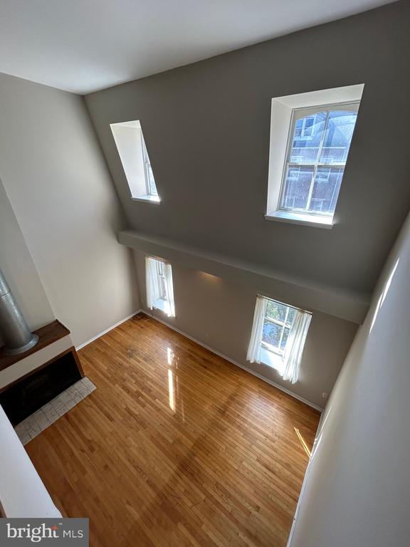 937 SPRUCE STREET