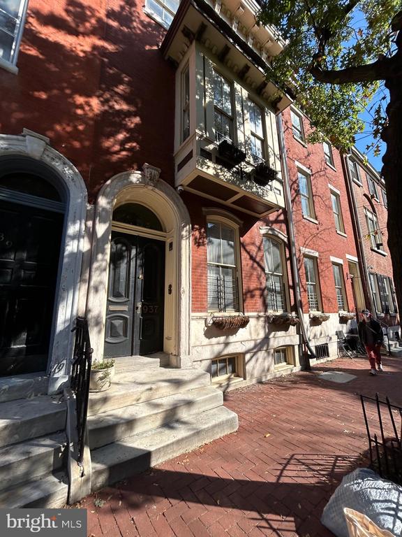 937 SPRUCE STREET