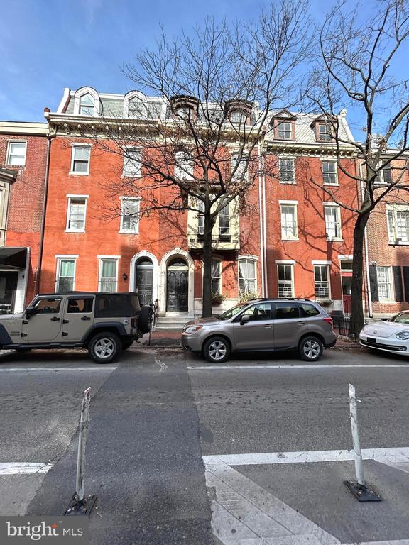 937 SPRUCE STREET