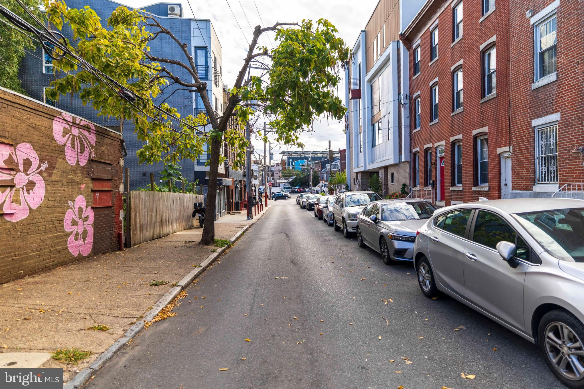 208 W LAUREL STREET