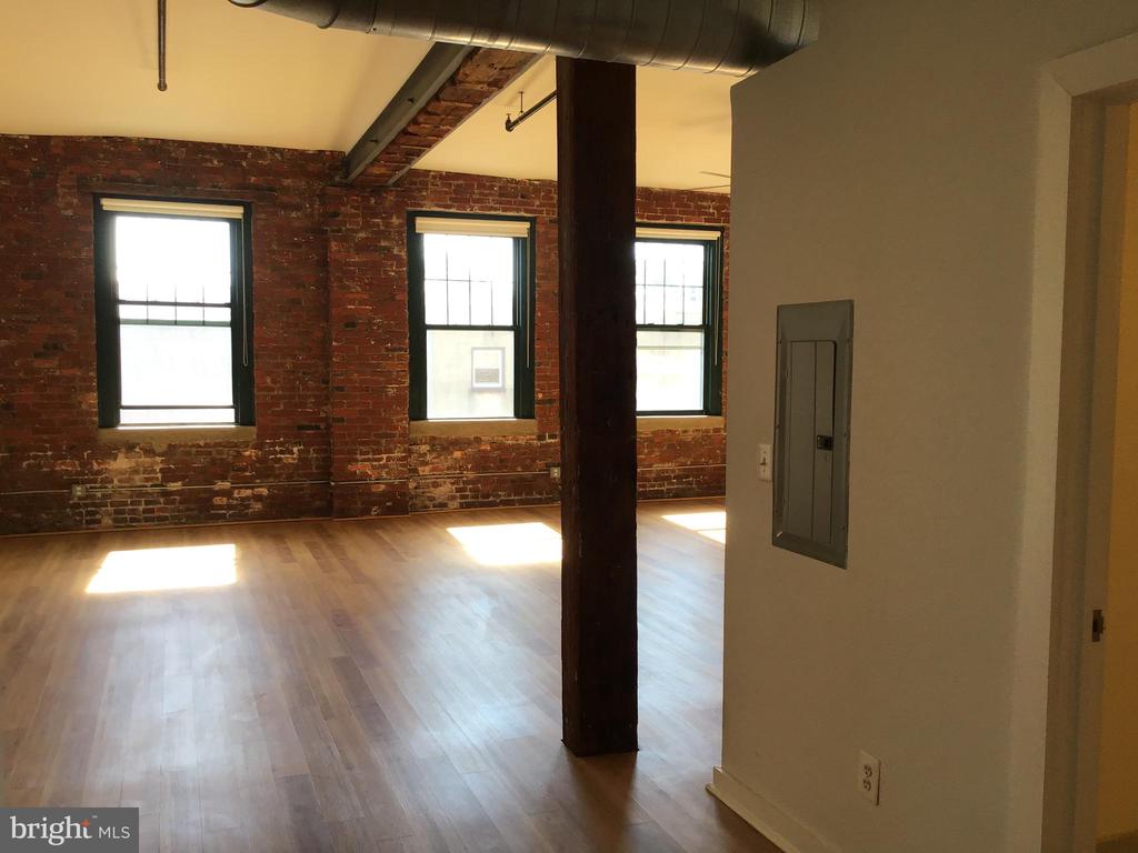 1125 E COLUMBIA AVENUE 203