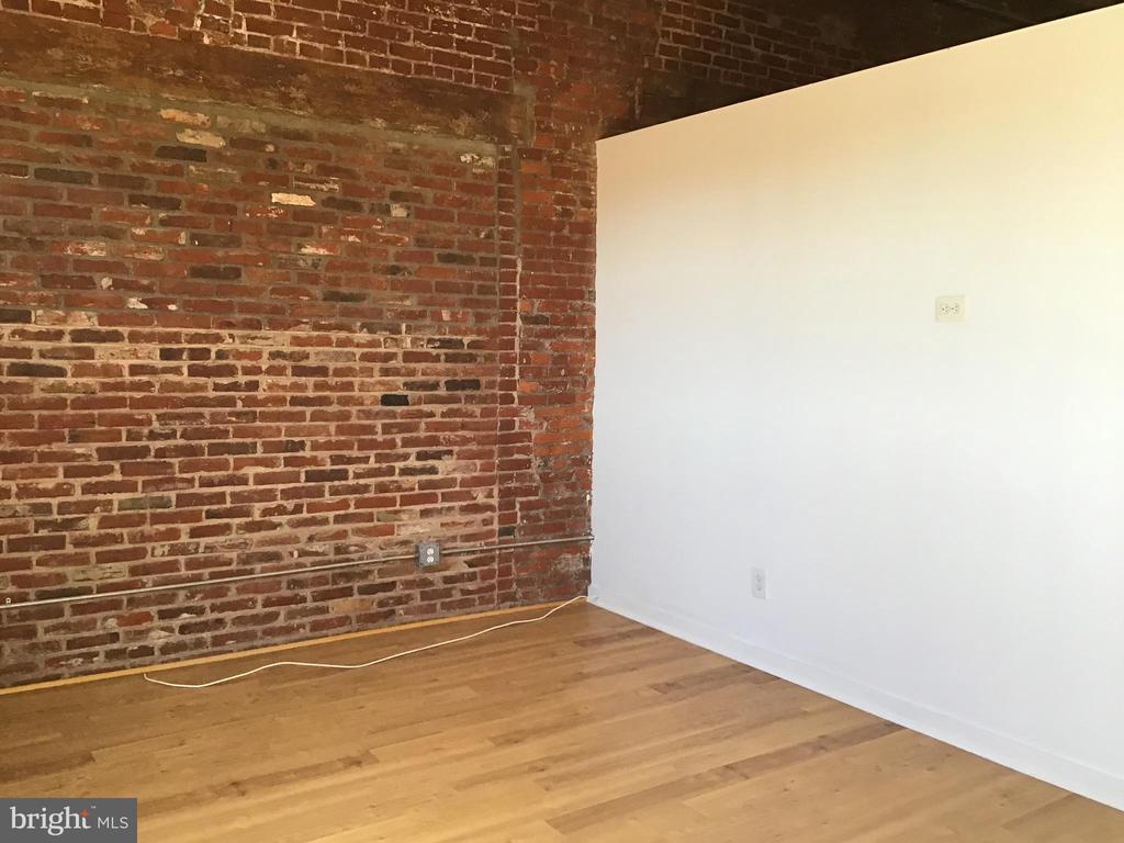 1125 E COLUMBIA AVENUE 203