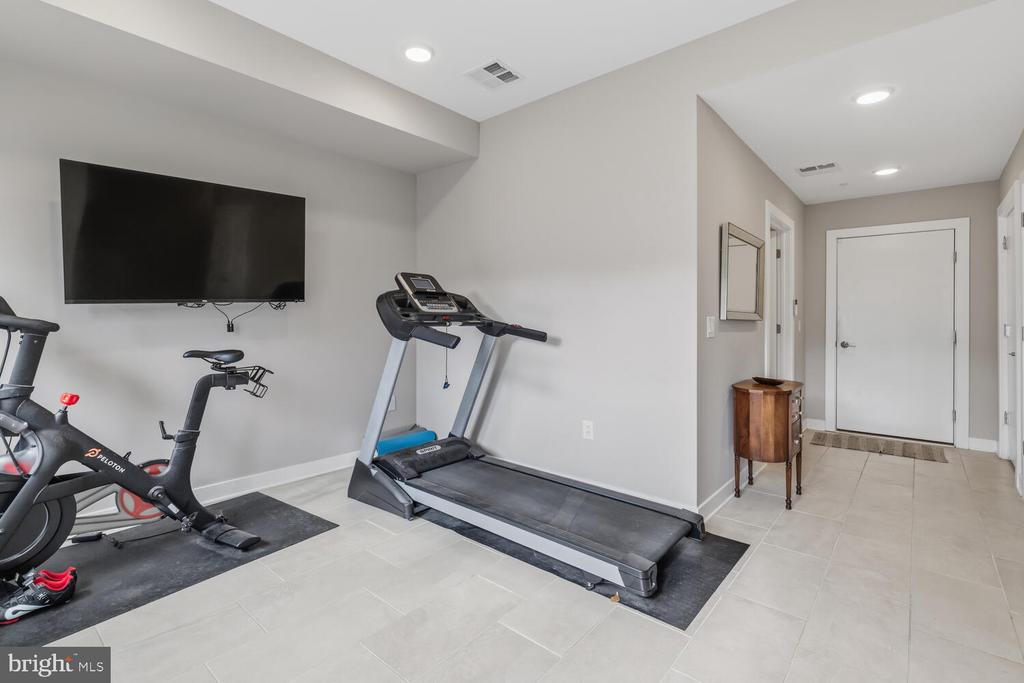 4586 RIVERSIDE WAY