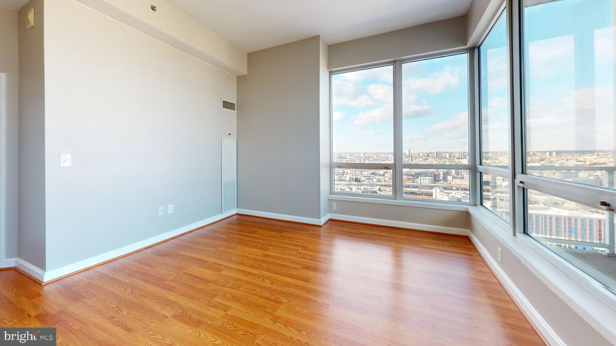 901 N PENN STREET R2404