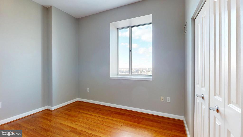 901 N PENN STREET R2404