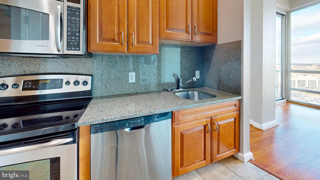 901 N PENN STREET R2404