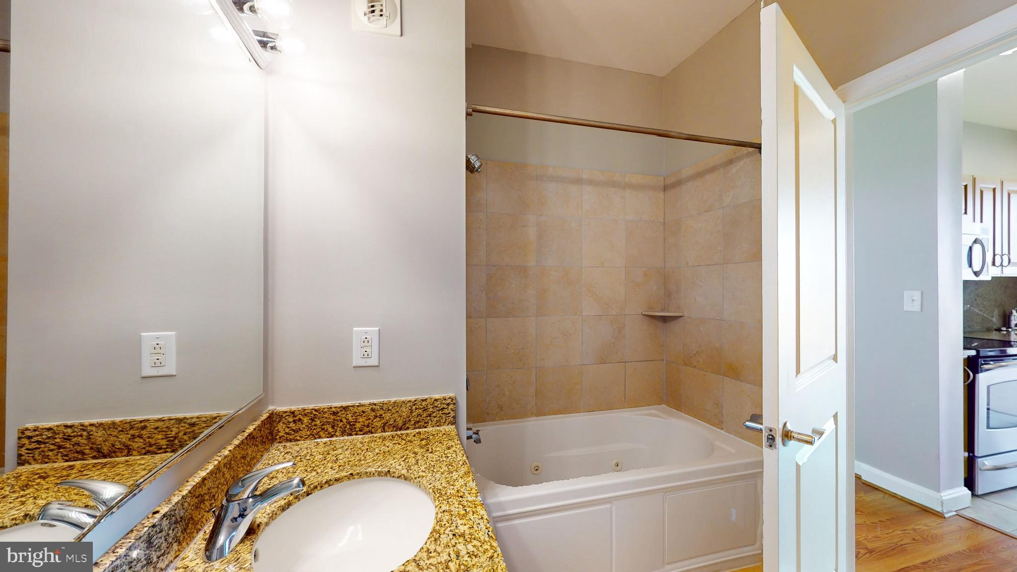 901 N PENN STREET R2404