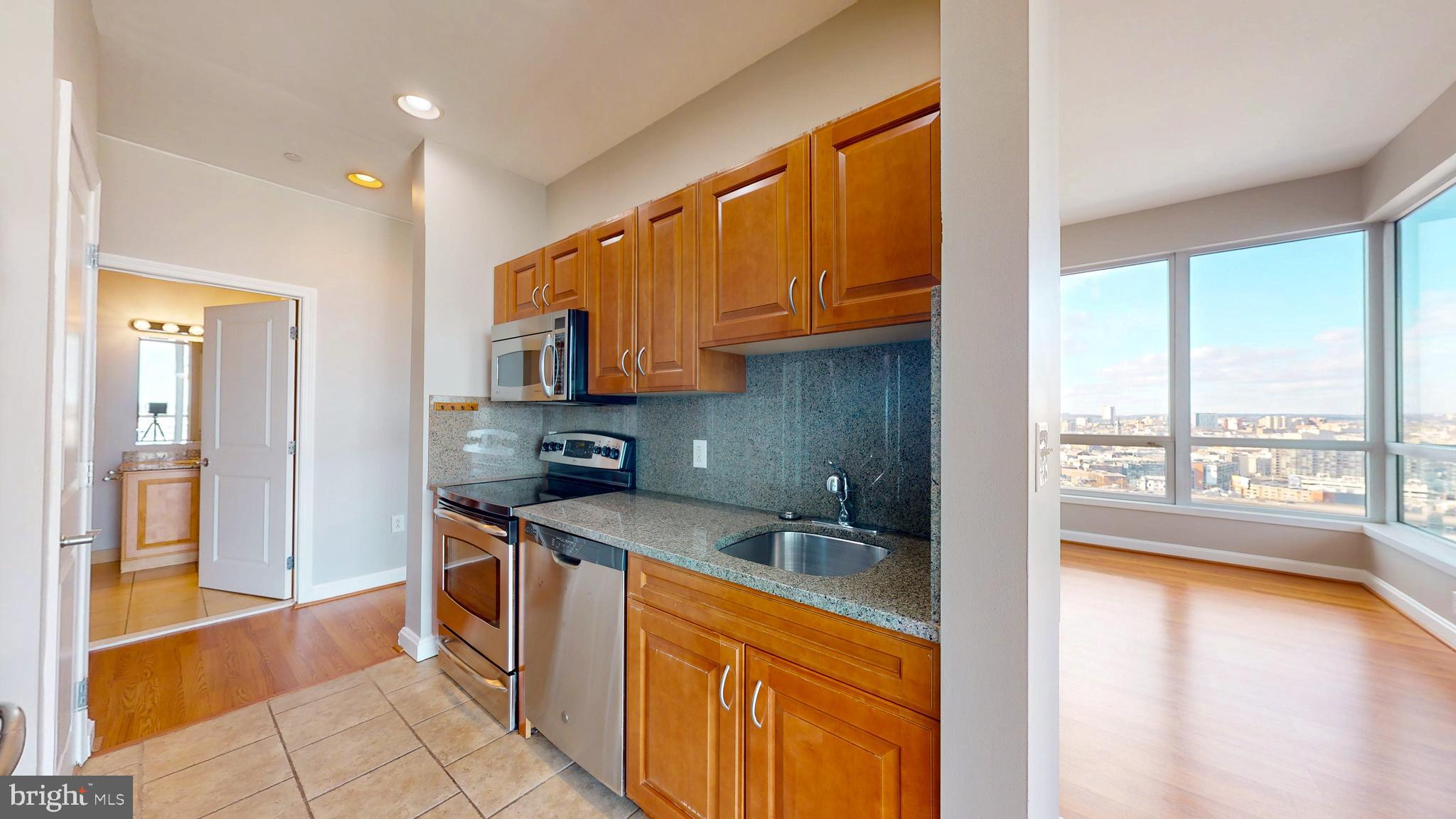 901 N PENN STREET R2404