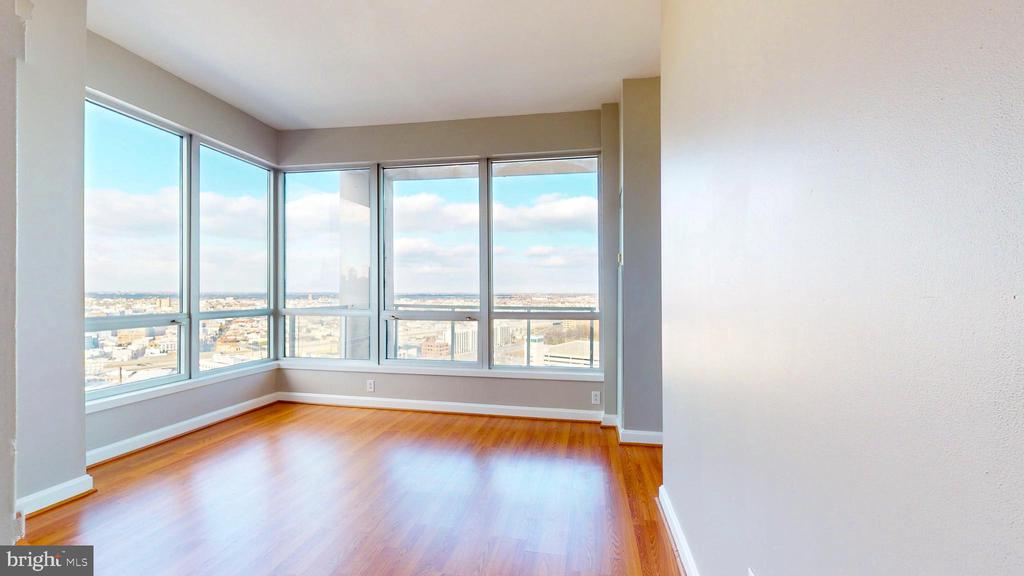 901 N PENN STREET R2404