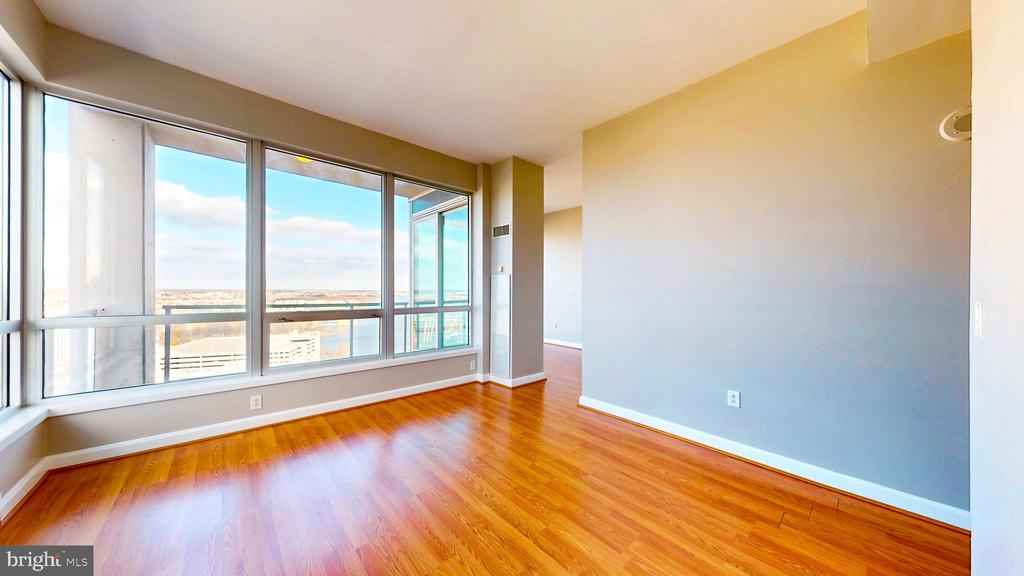 901 N PENN STREET R2404