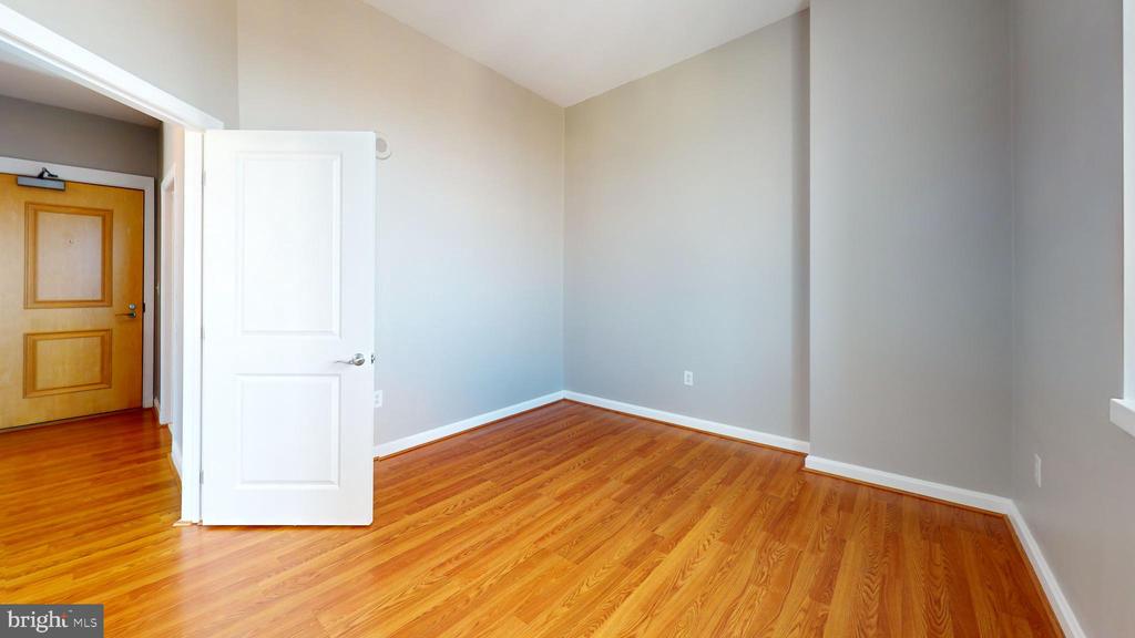 901 N PENN STREET R2404