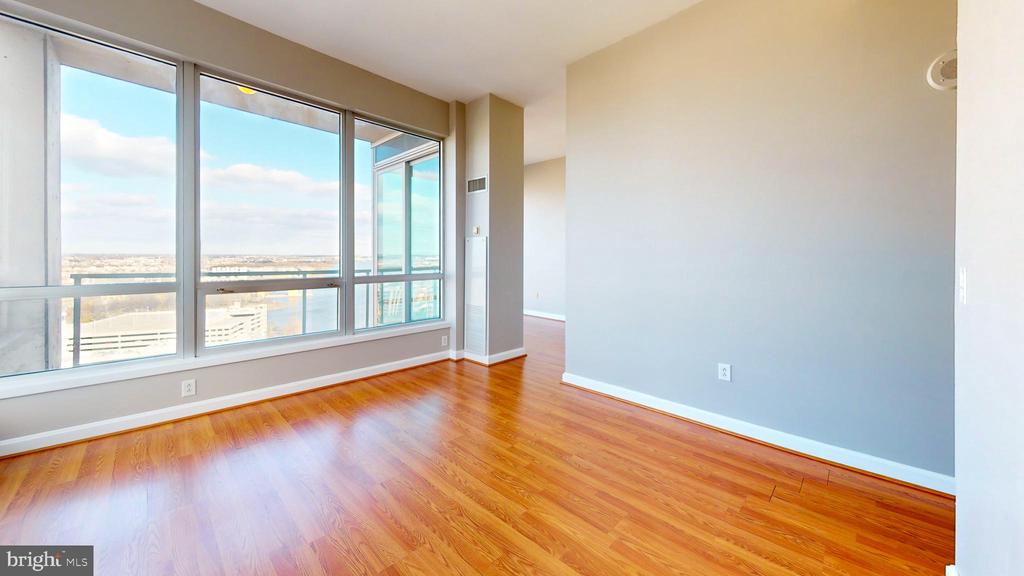 901 N PENN STREET R2404