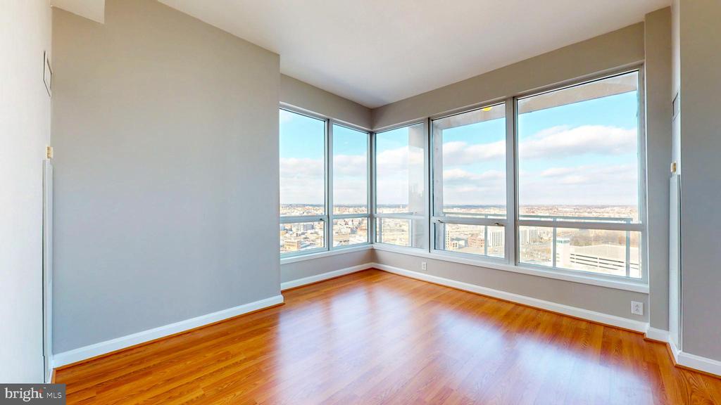901 N PENN STREET R2404