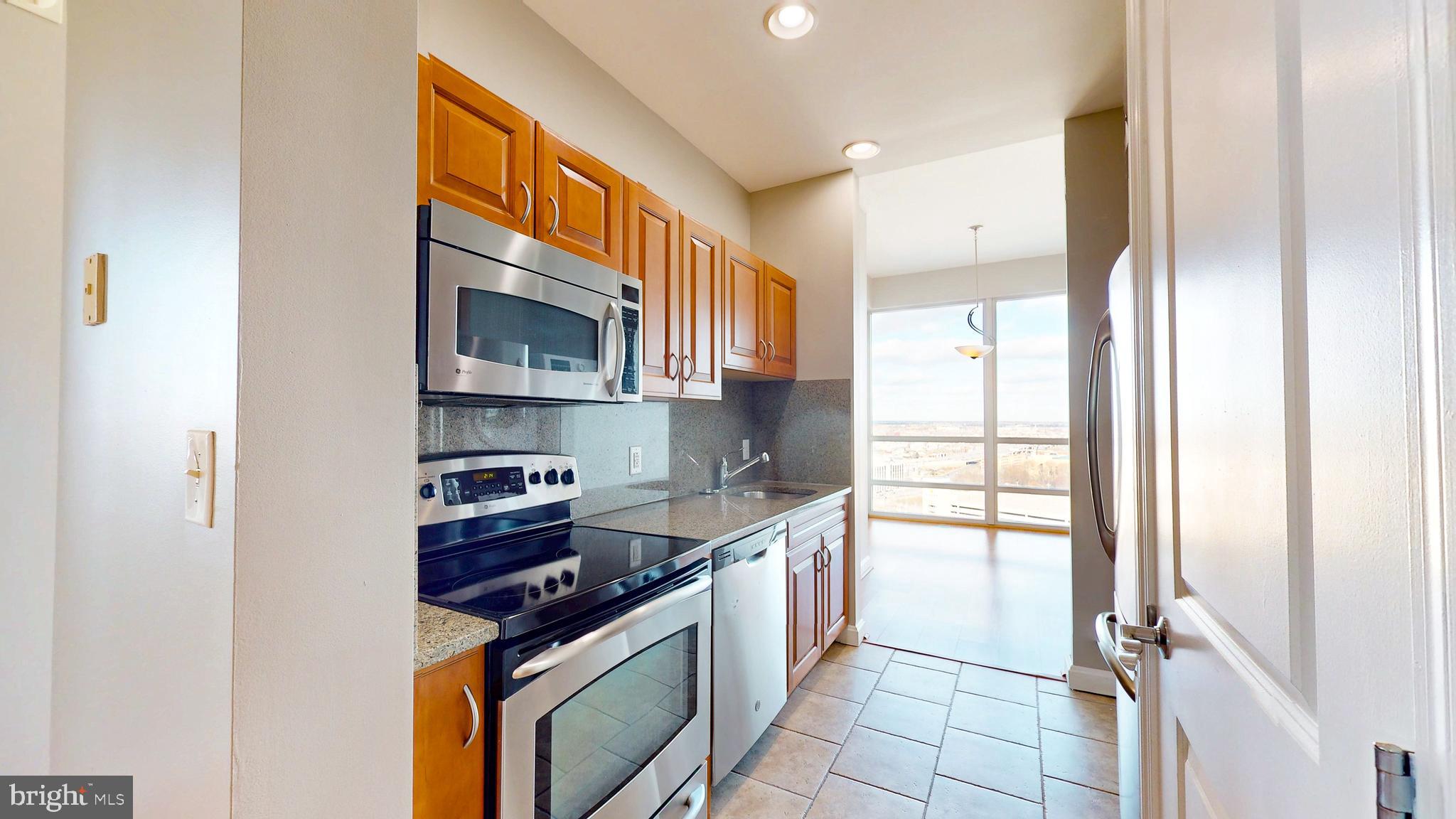 901 N PENN STREET R2404