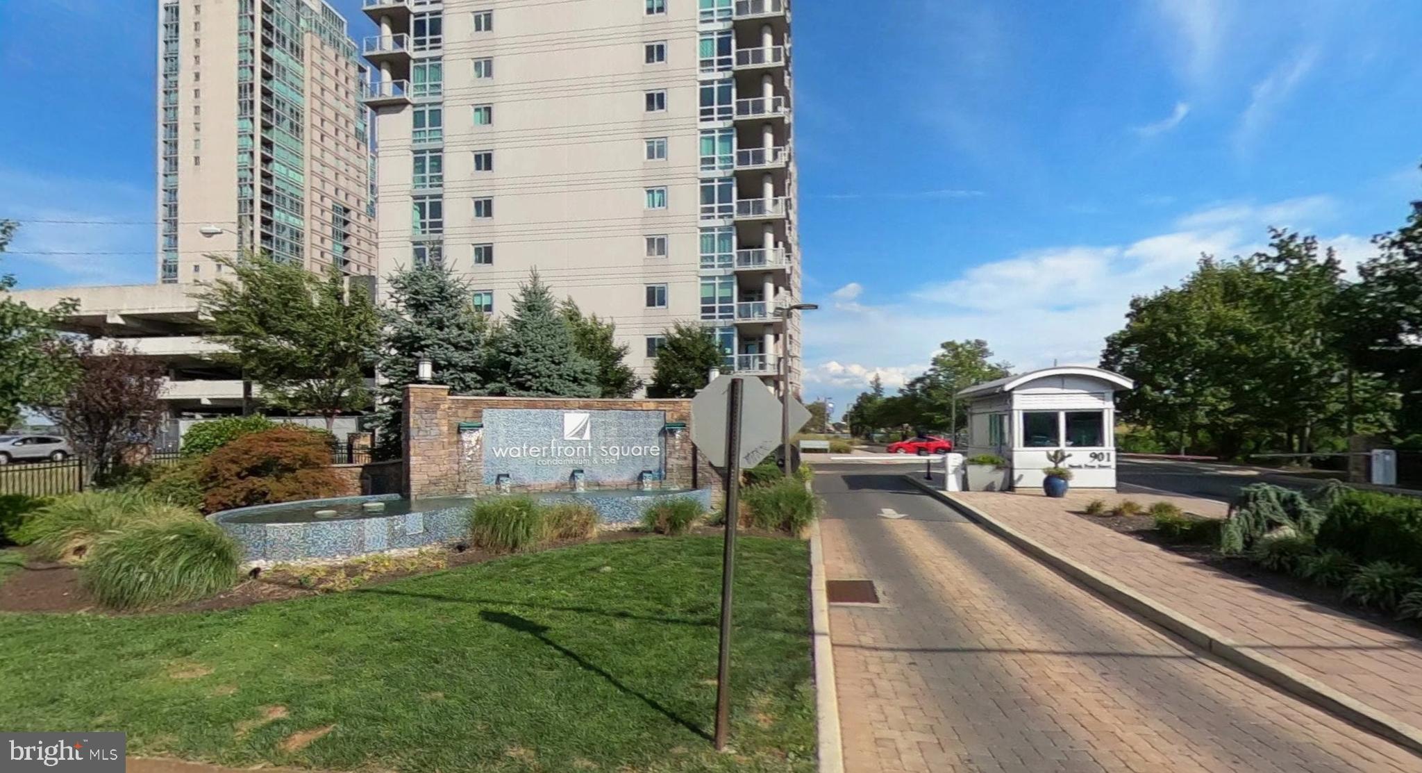 901 N PENN STREET R2404