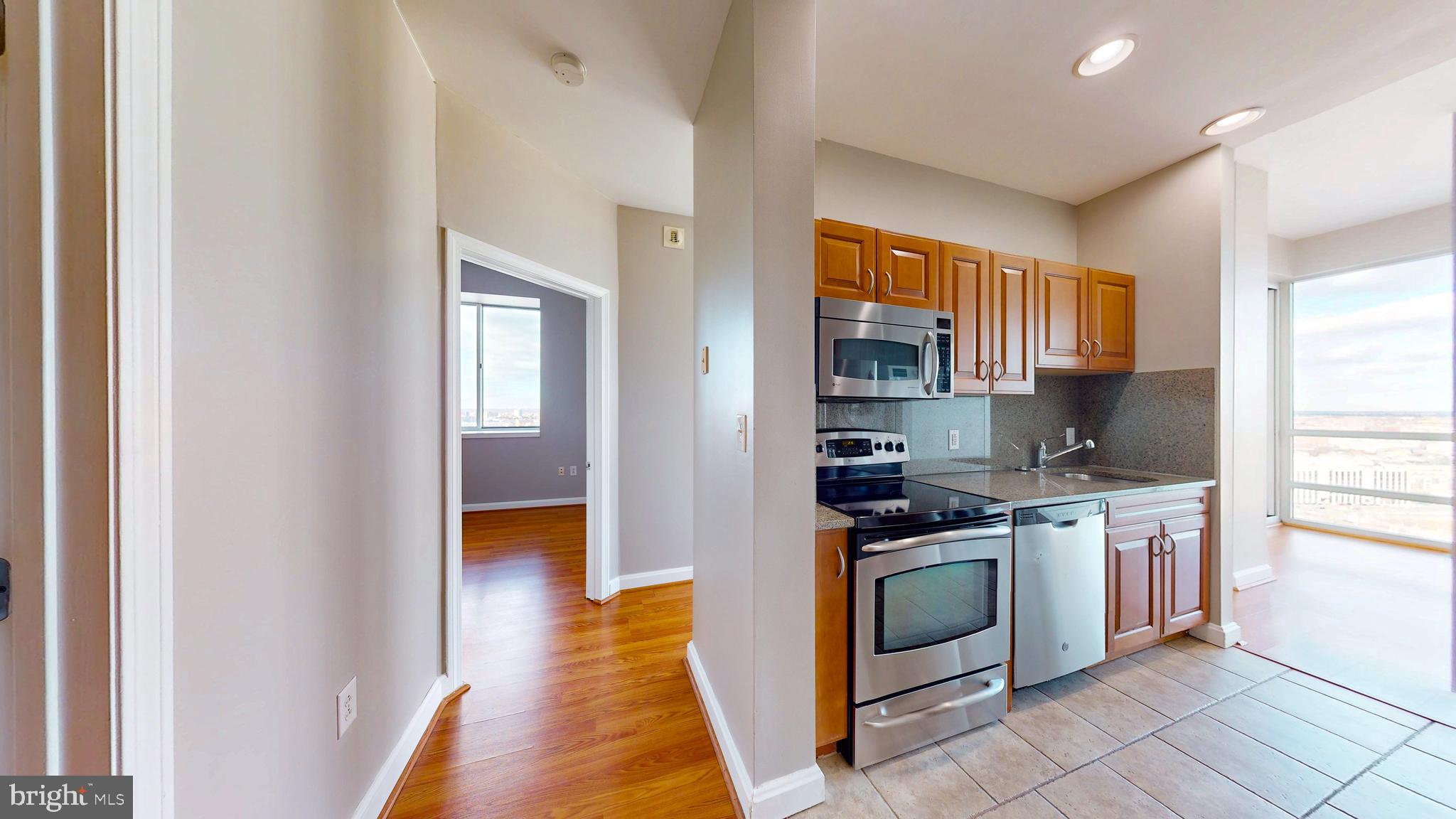 901 N PENN STREET R2404